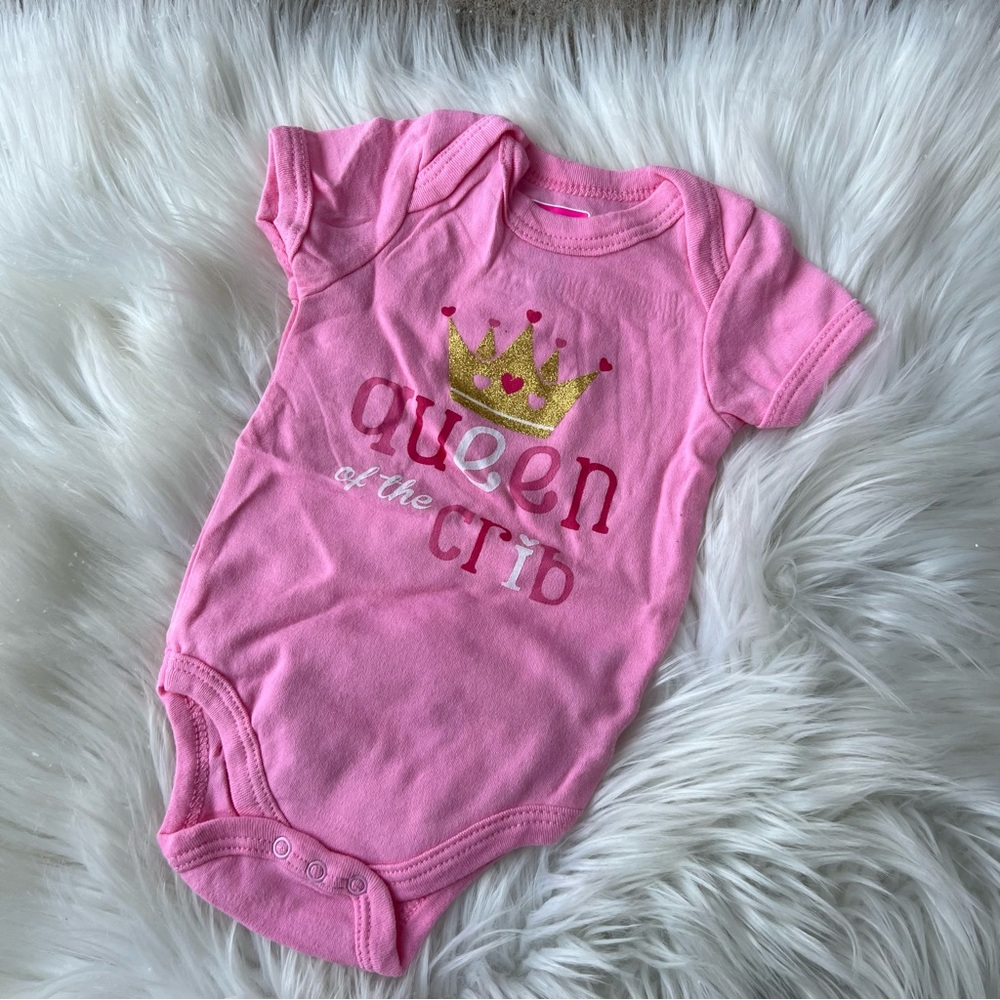 Swiggles Pink Queen of the Crib Short Sleeve One Piece Bodysuit